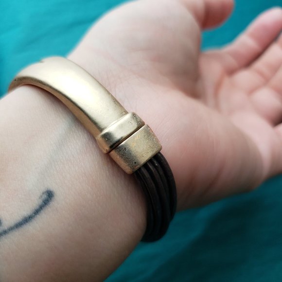 2/10$ Gold tone and brown faux leather bracelet - Picture 2 of 4